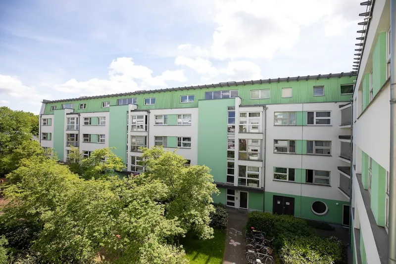 Familienfreundliche 3-Zimmerwohnung mit Aufzug am Buckower Damm 5 — photo 1